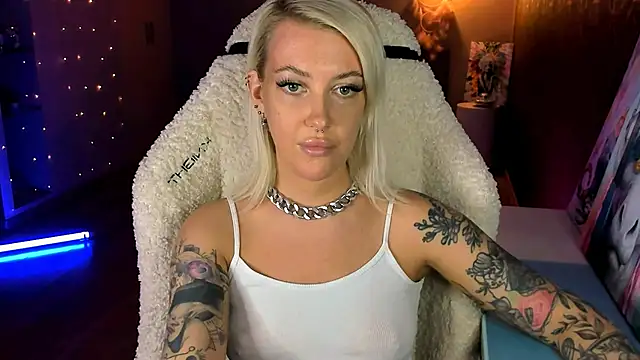 Snapshot of tykioty_Miley chatting on February 2026 01:07:02 PM tykioty Miley online show from February 2026 01:07:02 PM