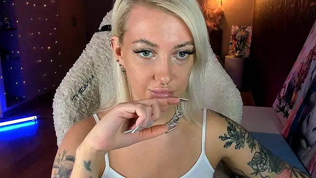 Snapshot of tykioty_Miley chatting on February 2026 12:06:01 PM tykioty Miley online show from February 2026 12:06:01 PM