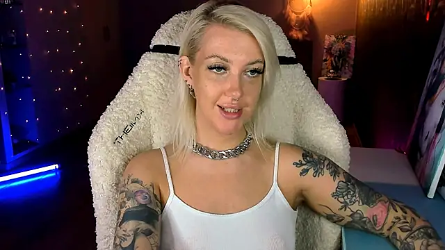 Snapshot of tykioty_Miley chatting on April 2026 02:25:02 PM tykioty Miley online show from April 2026 02:25:02 PM