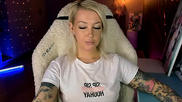 Snapshot of tykioty_Miley chatting on April 2026 12:43:01 PM tykioty Miley online show from April 2026 12:43:01 PM