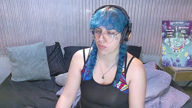 Snapshot of Eli666uwu chatting on December 2025 10:45:02 AM Eli666uwu online show from December 2025 10:45:02 AM