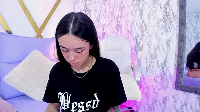 Athziry  online show from December 2024 09:39:01 PM