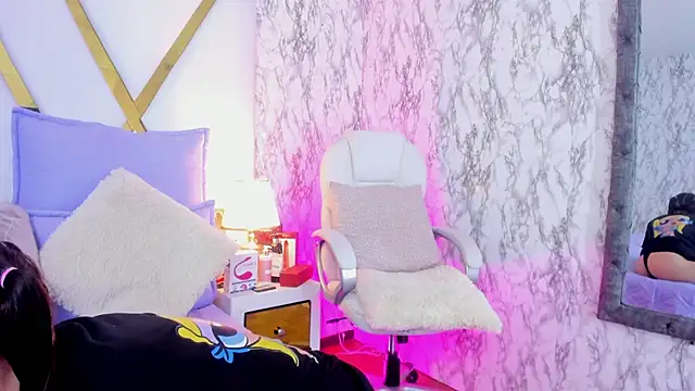 Athziry  online show from December 2024 09:32:02 PM