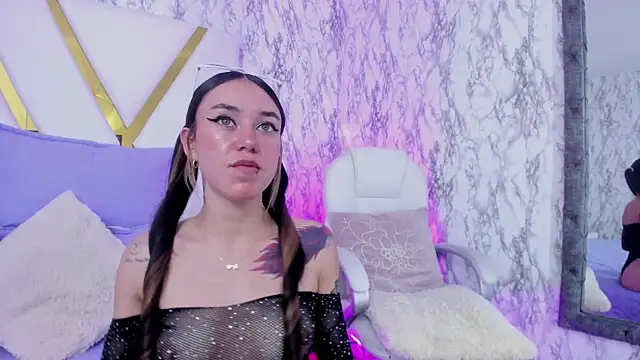 Athziry  online show from January 2025 09:53:02 PM