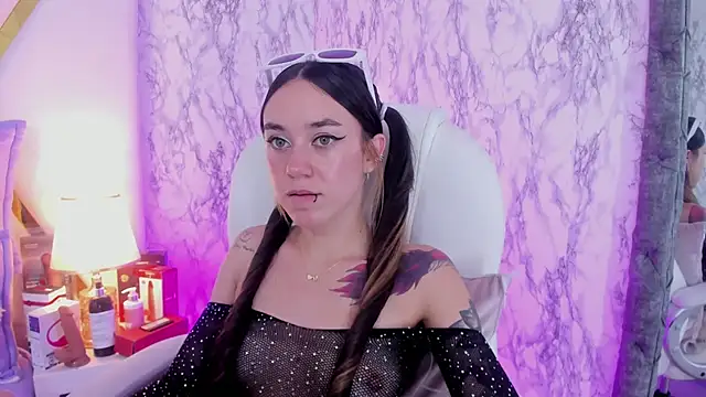 Athziry  online show from January 2025 12:57:02 AM