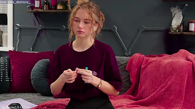 Alexandra Demore online show from September 2025 08:12:02 PM