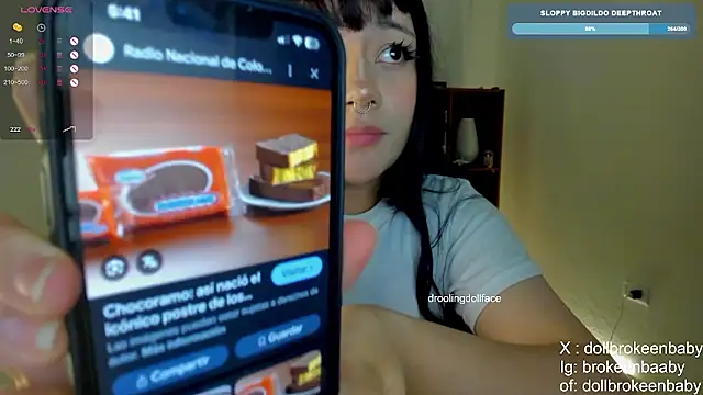 Snapshot of droolingdollfacee chatting on December 2024 10:43:01 PM droolingdollfacee online show from December 2024 10:43:01 PM
