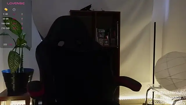 Snapshot of droolingdollfacee chatting on January 2025 10:55:01 PM droolingdollfacee online show from January 2025 10:55:01 PM