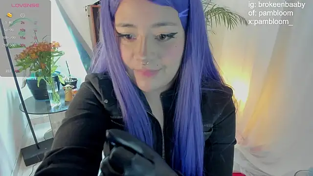 Snapshot of droolingdollfacee chatting on February 2025 04:36:02 PM droolingdollfacee online show from February 2025 04:36:02 PM