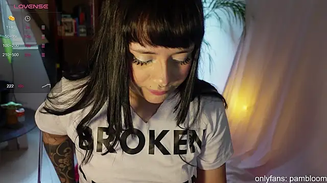 Snapshot of droolingdollfacee chatting on March 2025 02:56:01 PM droolingdollfacee online show from March 2025 02:56:01 PM