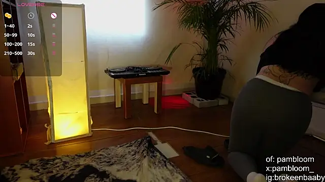 Snapshot of droolingdollfacee chatting on September 2025 08:52:02 PM droolingdollfacee online show from September 2025 08:52:02 PM