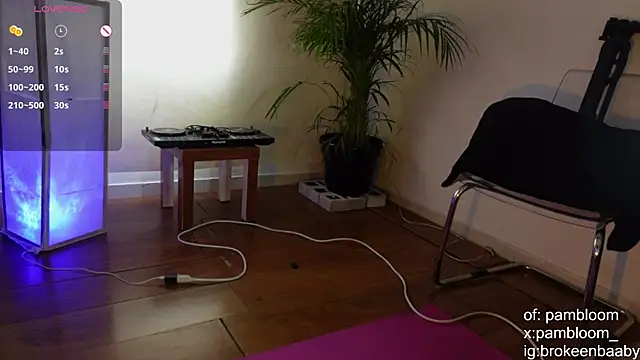 Snapshot of droolingdollfacee chatting on September 2025 10:10:01 PM droolingdollfacee online show from September 2025 10:10:01 PM