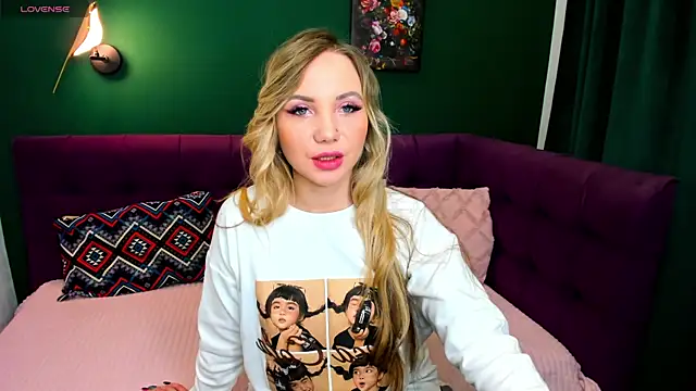 EvaMoran online show from November 2025 01:37:01 AM