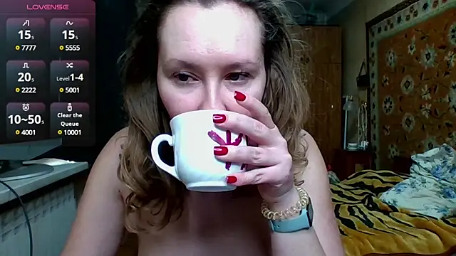 Snapshot of AnnaXLovers chatting on February 2025 01:07:01 PM AnnaXLovers online show from February 2025 01:07:01 PM