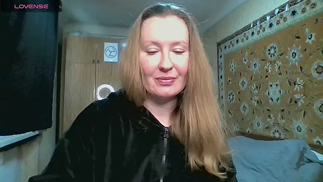 AnnaXLovers online show from April 2026 12:32:01 PM