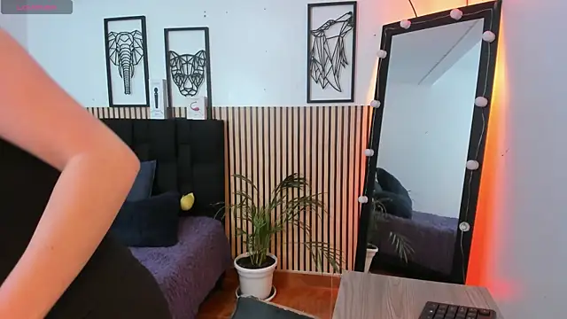 Snapshot of LILA_ELLIOT chatting on October 2025 07:47:02 PM LILA ELLIOT online show from October 2025 07:47:02 PM