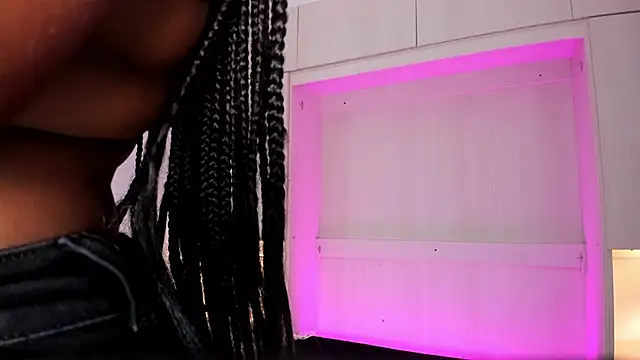 Snapshot of tamaraa_smiith chatting on February 2025 06:17:01 PM tamaraa smiith online show from February 2025 06:17:01 PM