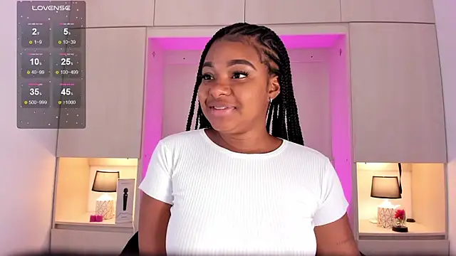 Snapshot of tamaraa_smiith chatting on February 2025 03:10:02 PM tamaraa smiith online show from February 2025 03:10:02 PM