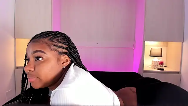 Snapshot of tamaraa_smiith chatting on February 2025 06:12:01 PM tamaraa smiith online show from February 2025 06:12:01 PM