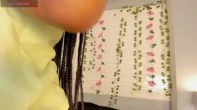 Snapshot of tamaraa_smiith chatting on February 2025 11:50:02 AM tamaraa smiith online show from February 2025 11:50:02 AM