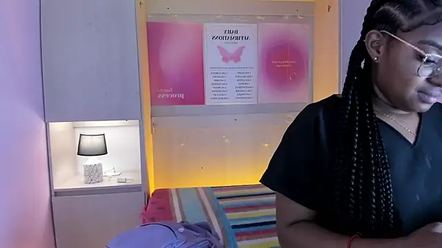 Snapshot of tamaraa_smiith chatting on September 2025 08:00:02 PM tamaraa smiith online show from September 2025 08:00:02 PM