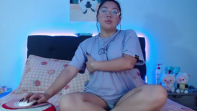 Peach-Lawrence online show from December 2024 05:33:02 PM