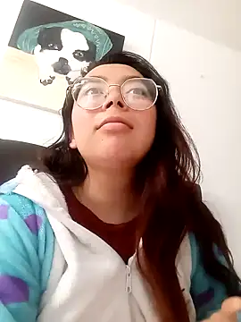 Peach-Lawrence online show from December 2024 04:13:02 PM