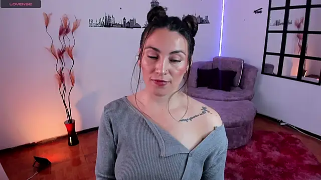 Snapshot of Elizabeth_taylor_b chatting on December 2024 05:51:01 PM Elizabeth taylor b online show from December 2024 05:51:01 PM