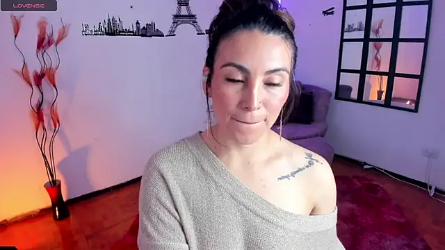 Snapshot of Elizabeth_taylor_b chatting on March 2025 06:04:02 PM Elizabeth taylor b online show from March 2025 06:04:02 PM