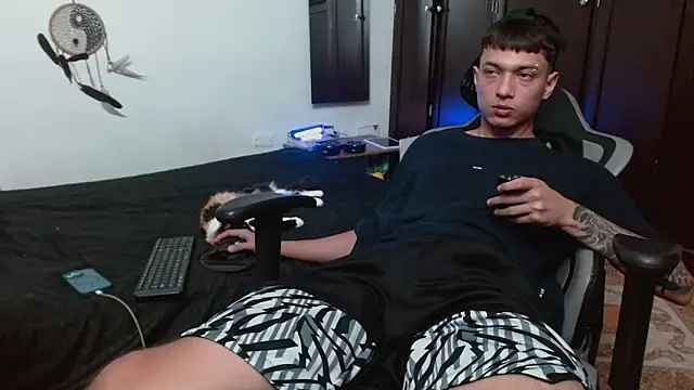 aaron blug online show from October 2025 10:28:02 PM