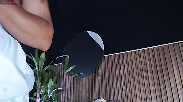 Snapshot of DilanJonnes_ chatting on December 2024 12:22:01 AM DilanJonnes online show from December 2024 12:22:01 AM