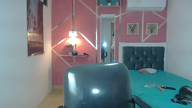 Snapshot of emy_0 chatting on February 2025 06:18:01 AM emy 0 online show from February 2025 06:18:01 AM