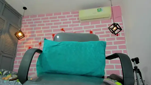 Snapshot of emy_0 chatting on February 2025 11:26:01 PM emy 0 online show from February 2025 11:26:01 PM