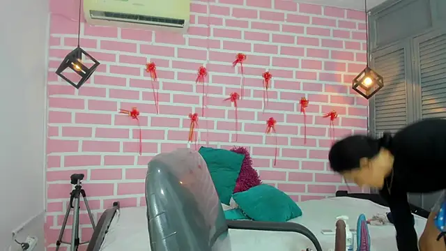 Snapshot of emy_0 chatting on March 2025 08:37:02 PM emy 0 online show from March 2025 08:37:02 PM