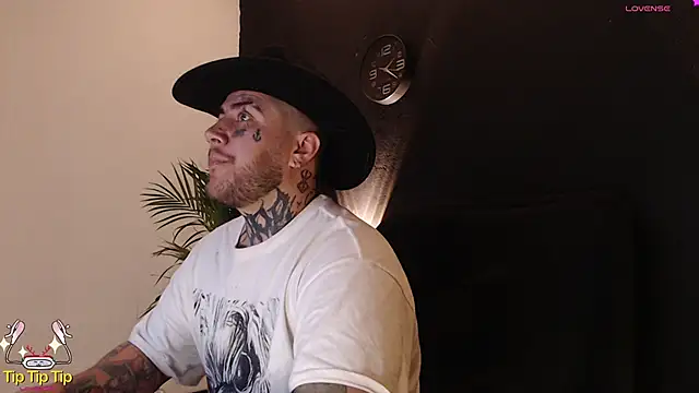 Snapshot of Ash_gusbig chatting on January 2025 03:22:01 AM Ash gusbig online show from January 2025 03:22:01 AM