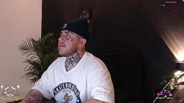 Snapshot of Ash_gusbig chatting on January 2025 05:11:02 AM Ash gusbig online show from January 2025 05:11:02 AM