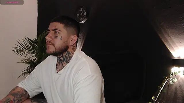 Snapshot of Ash_gusbig chatting on February 2025 03:08:01 AM Ash gusbig online show from February 2025 03:08:01 AM