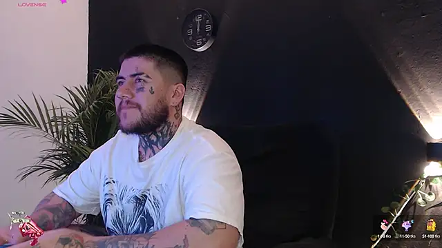 Snapshot of Ash_gusbig chatting on February 2025 03:01:02 AM Ash gusbig online show from February 2025 03:01:02 AM