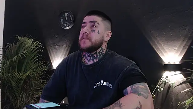 Snapshot of Ash_gusbig chatting on March 2025 01:18:02 PM Ash gusbig online show from March 2025 01:18:02 PM