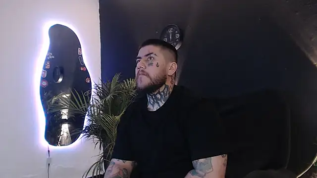 Snapshot of Ash_gusbig chatting on March 2025 02:15:01 AM Ash gusbig online show from March 2025 02:15:01 AM