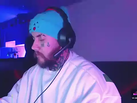 Snapshot of Ash_gusbig chatting on March 2026 03:45:02 AM Ash gusbig online show from March 2026 03:45:02 AM