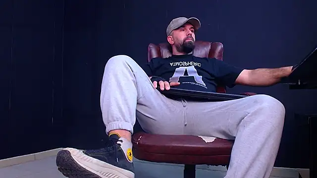 JackEthann online show from October 2025 04:43:02 AM