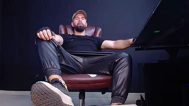 JackEthann online show from October 2025 05:35:02 AM