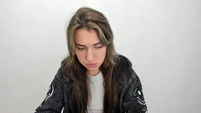 Summmmersky online show from January 2025 12:13:01 PM