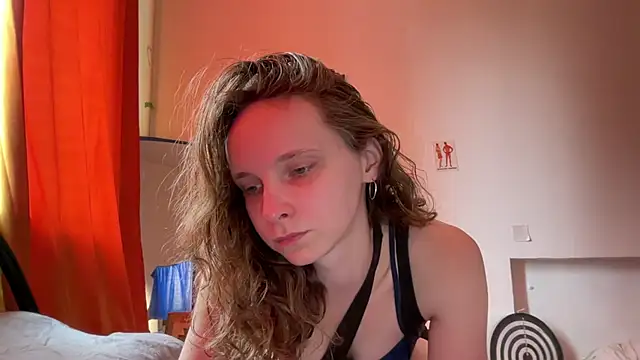 Snapshot of MikkyMoony chatting on September 2025 09:22:01 AM MikkyMoony online show from September 2025 09:22:01 AM