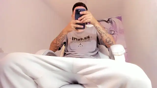 Snapshot of FrannBoy chatting on February 2026 03:49:02 AM FrannBoy online show from February 2026 03:49:02 AM