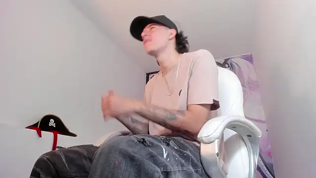 Snapshot of FrannBoy chatting on March 2026 08:37:01 PM FrannBoy online show from March 2026 08:37:01 PM