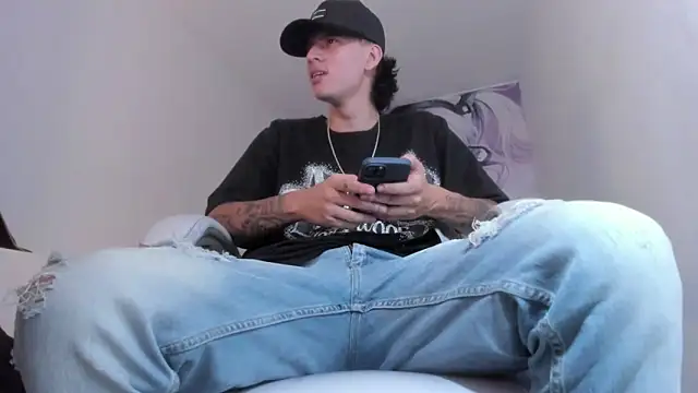 Snapshot of FrannBoy chatting on March 2026 04:15:02 AM FrannBoy online show from March 2026 04:15:02 AM