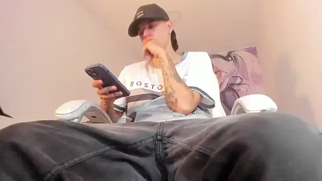 Snapshot of FrannBoy chatting on March 2026 04:06:01 AM FrannBoy online show from March 2026 04:06:01 AM