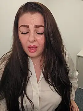 Snapshot of Britishbella chatting on November 2025 04:28:02 PM Britishbella online show from November 2025 04:28:02 PM